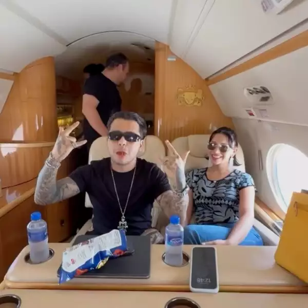 Christian Nodal y Ángela Aguilar vuelan en avión privado a Guatemala en agosto de 2025