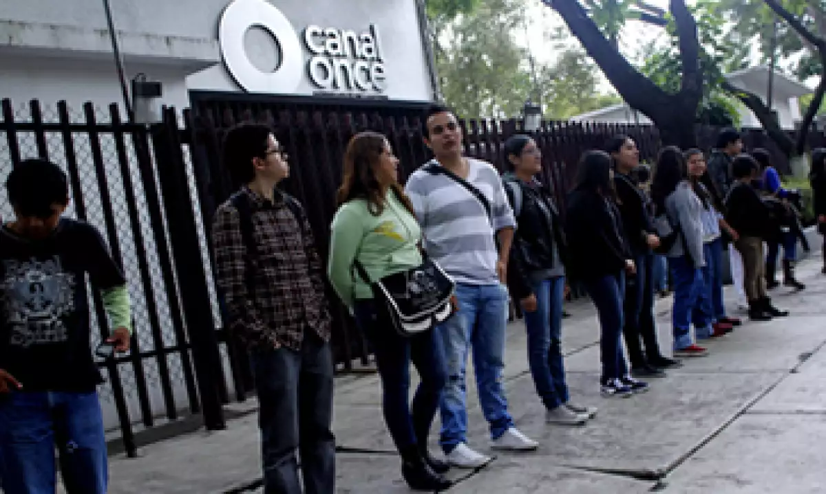 El martes, estudiantes del IPN se concentraron en Canal 11 para una toma simbólica del inmueble. (Foto: Cuartoscuro )