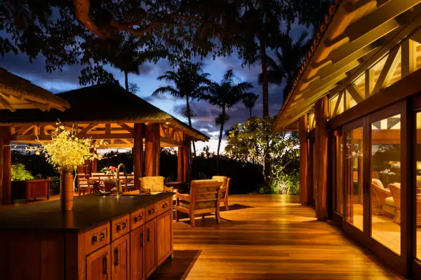 Sotheby's-Hawai-pasillo