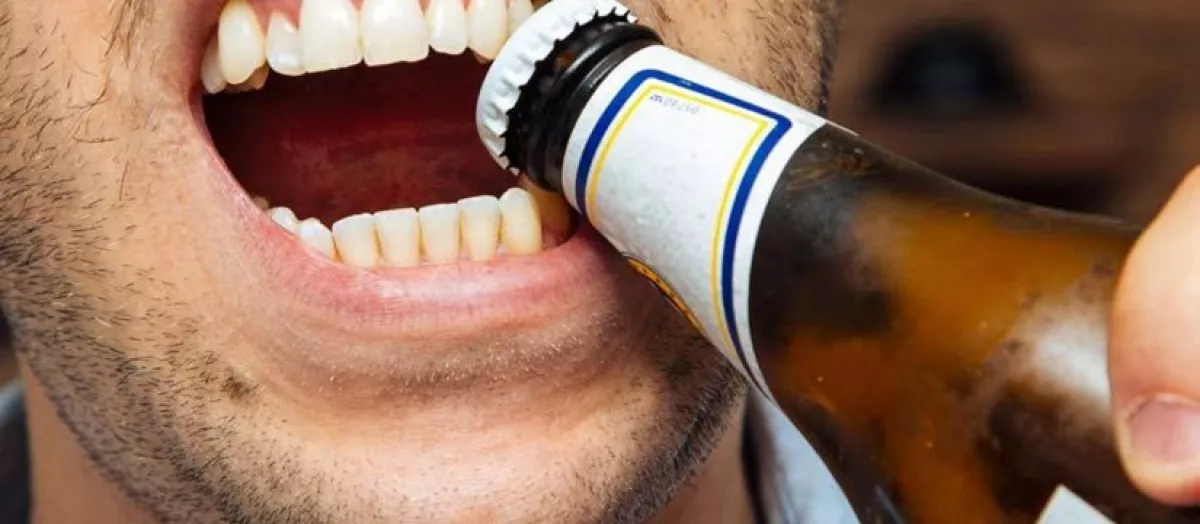 Con los dientes