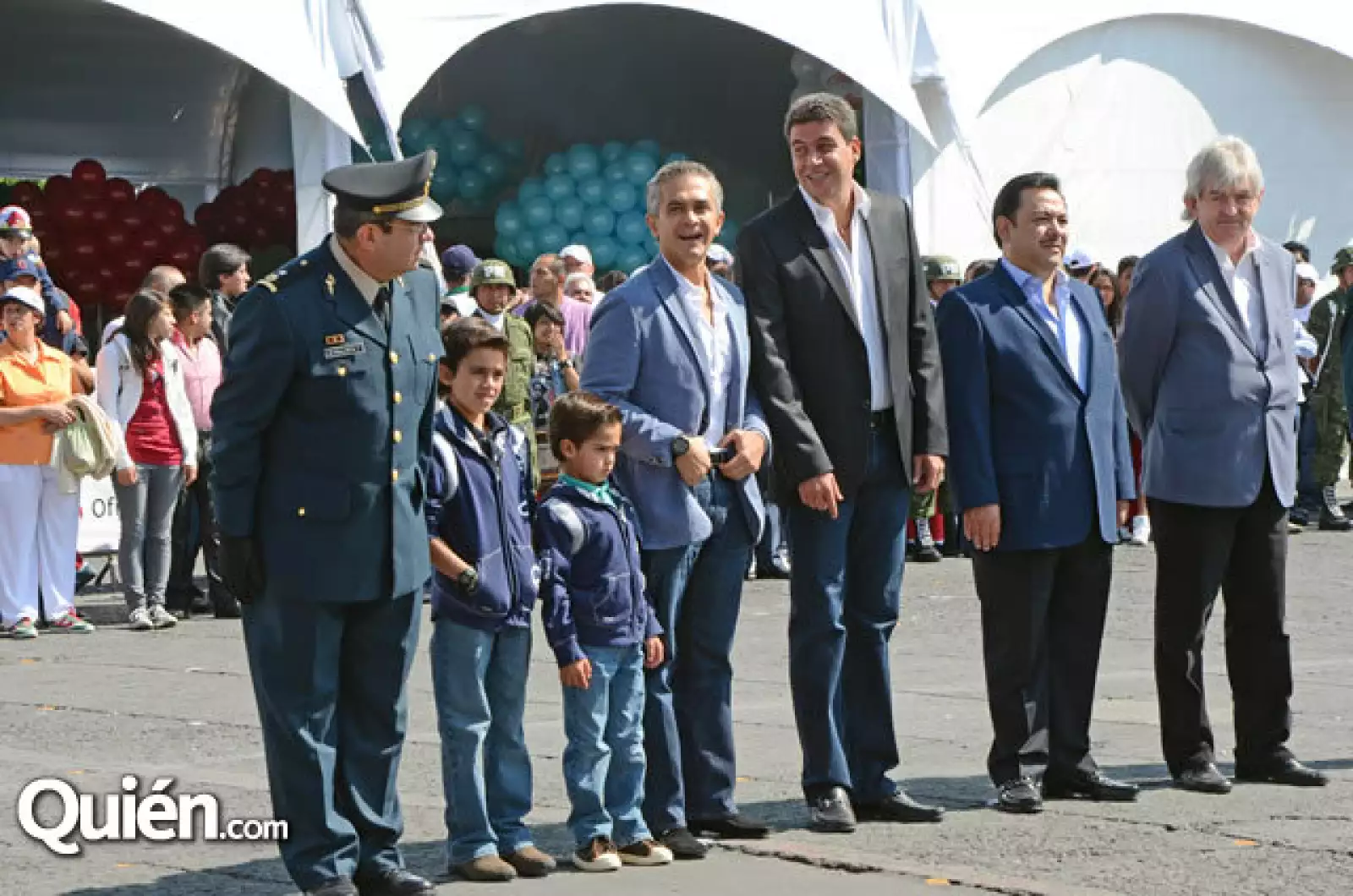 General Vallasta T con Miguel Jr., Leonardo y Miguel Ángel Mancera y Arturo Elías Ayub, Héctor Serrano y Mel Young