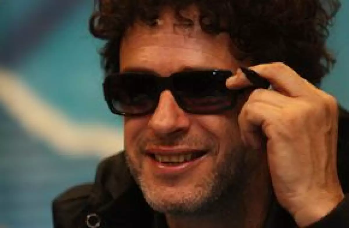 El cantautor argentino estrenó este miércoles el clip del sencillo "Déjà… vu", extraído de su más reciente álbum "Fuerza natural".