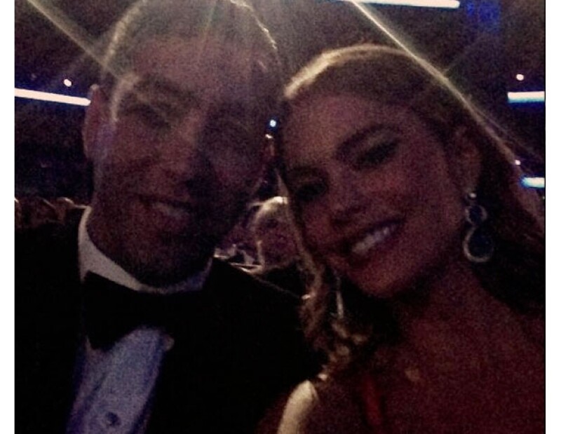 "Los Emmy están empezando", compartió la estrella colombiana en la imagen con Nick Leob.