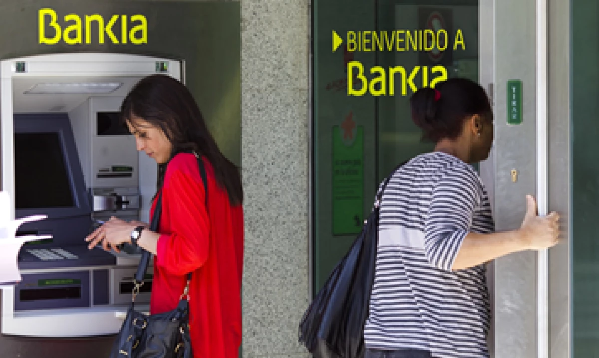Bankia planea cerrar 1,177 oficinas en España. (Foto: AP)