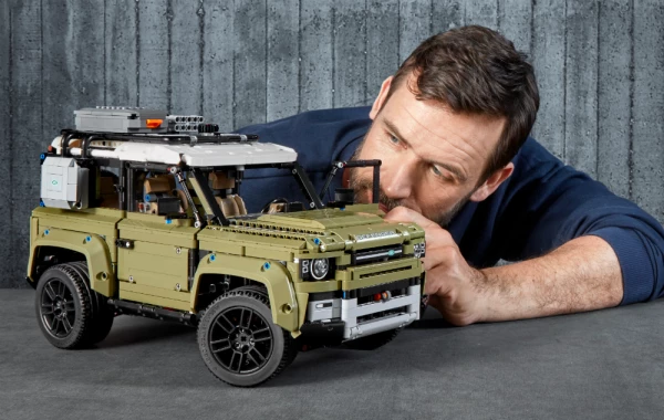 Defender Lego.jpg
