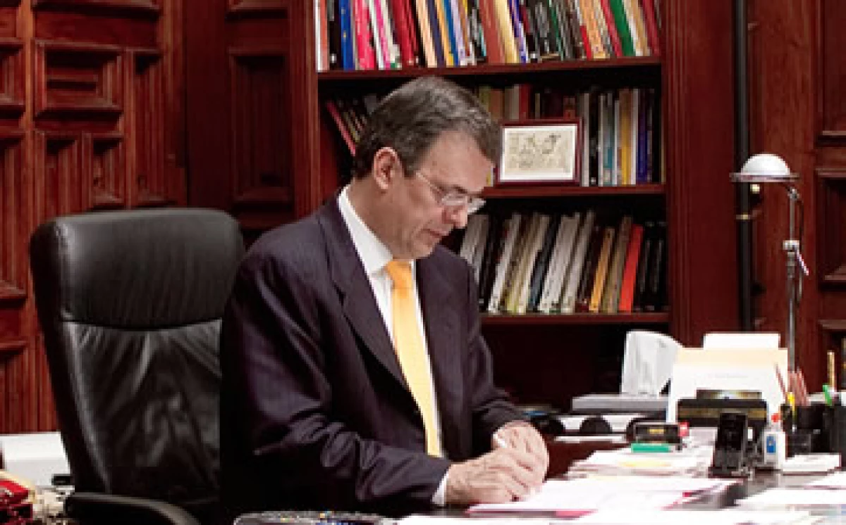 Marcelo Ebrard promete incrementar los salarios mínimos por encima de la inflación. (Foto: Duilio Rodríguez)