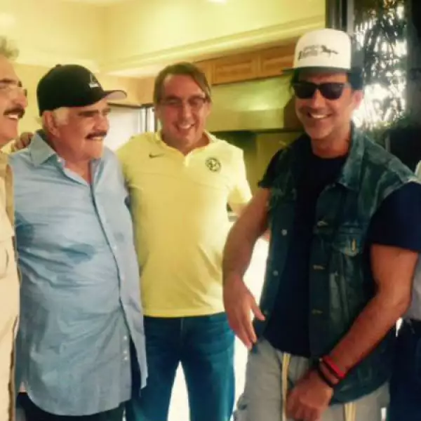 Don Vicente con sus hijos y Emilio Azcárraga en el Rancho Los 3 Potrillos.