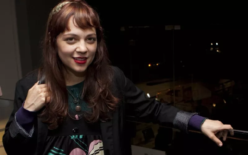 La cantante y un puñado de intérpretes grabarán un disco para conmemorar los 20 años del extinto grupo español.