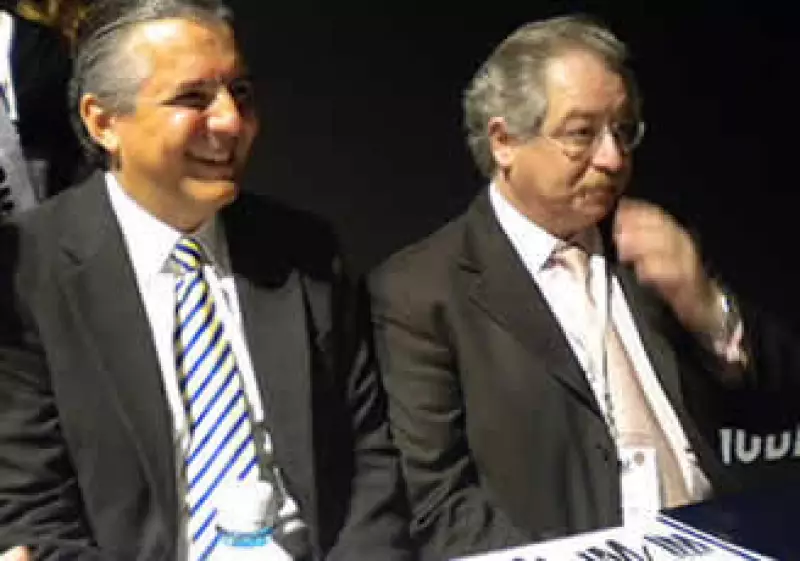 Heriberto Félix, subsecretario de la Pequeña y Mediana Empresa, y Salomón Presburguer, presidente de la Concamin, durante la inauguración de Intermoda en Guadalajara. (Foto: Silvia Ortiz)