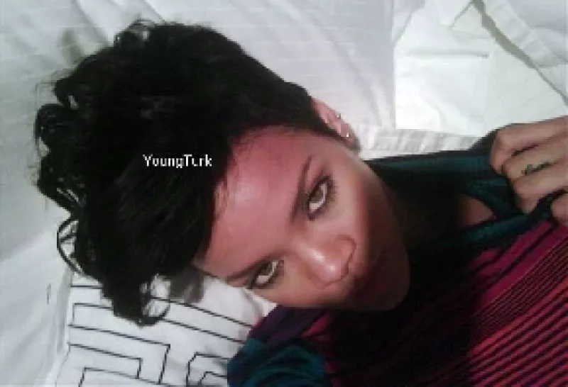 Las instantáneas fueron tomadas días antes de que ocurriera el acto de violencia por parte del rapero hacia la intérprete de "Umbrella".