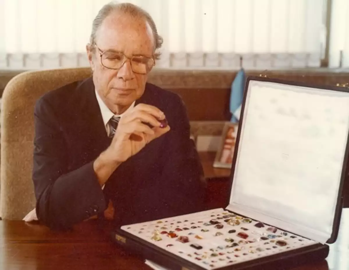 Hans Stern elevó el valor de gemas como el tomacio imperial y la turmalina.