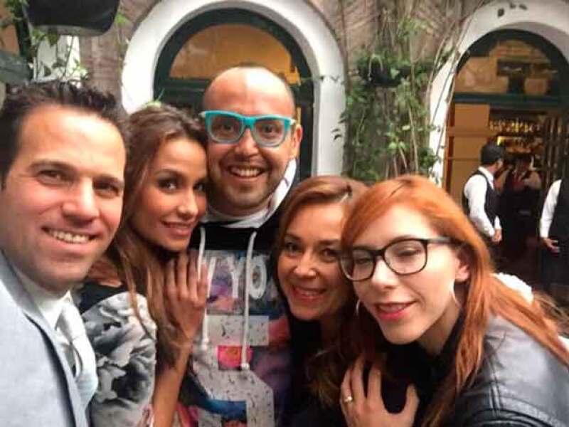 La presentadora de espectáculos agradeció el cariño de sus compañeros de trabajo.