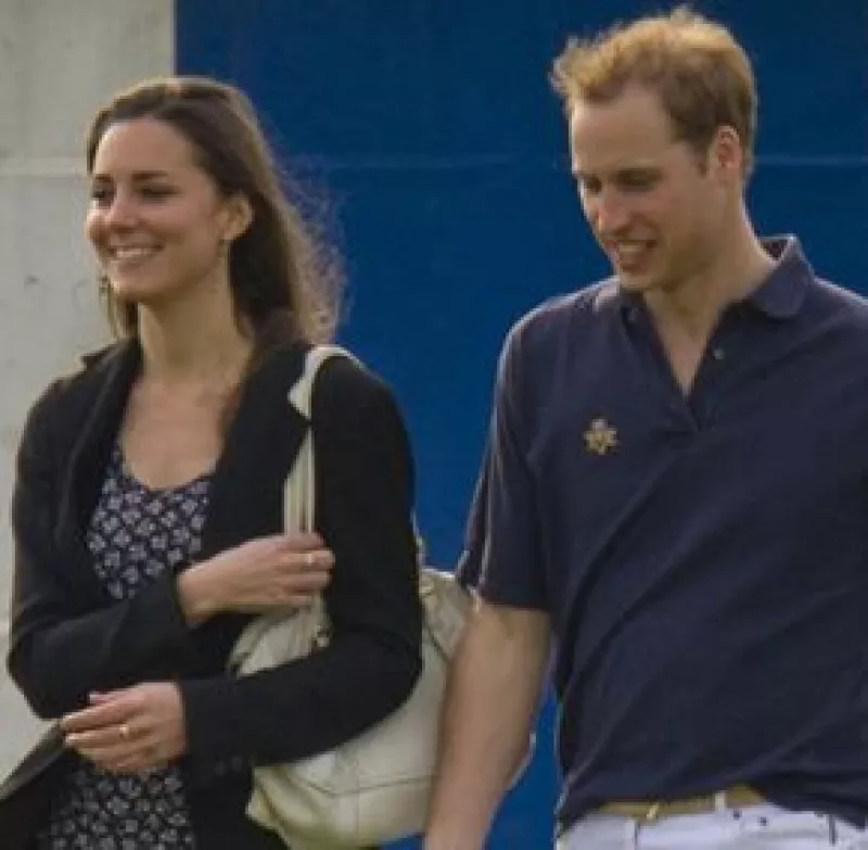 Gary Goldsmith puso en aprietos a la novia del príncipe Guillermo de Inglaterra a causa de este video en donde además, revela que la pareja se casará el próximo año.