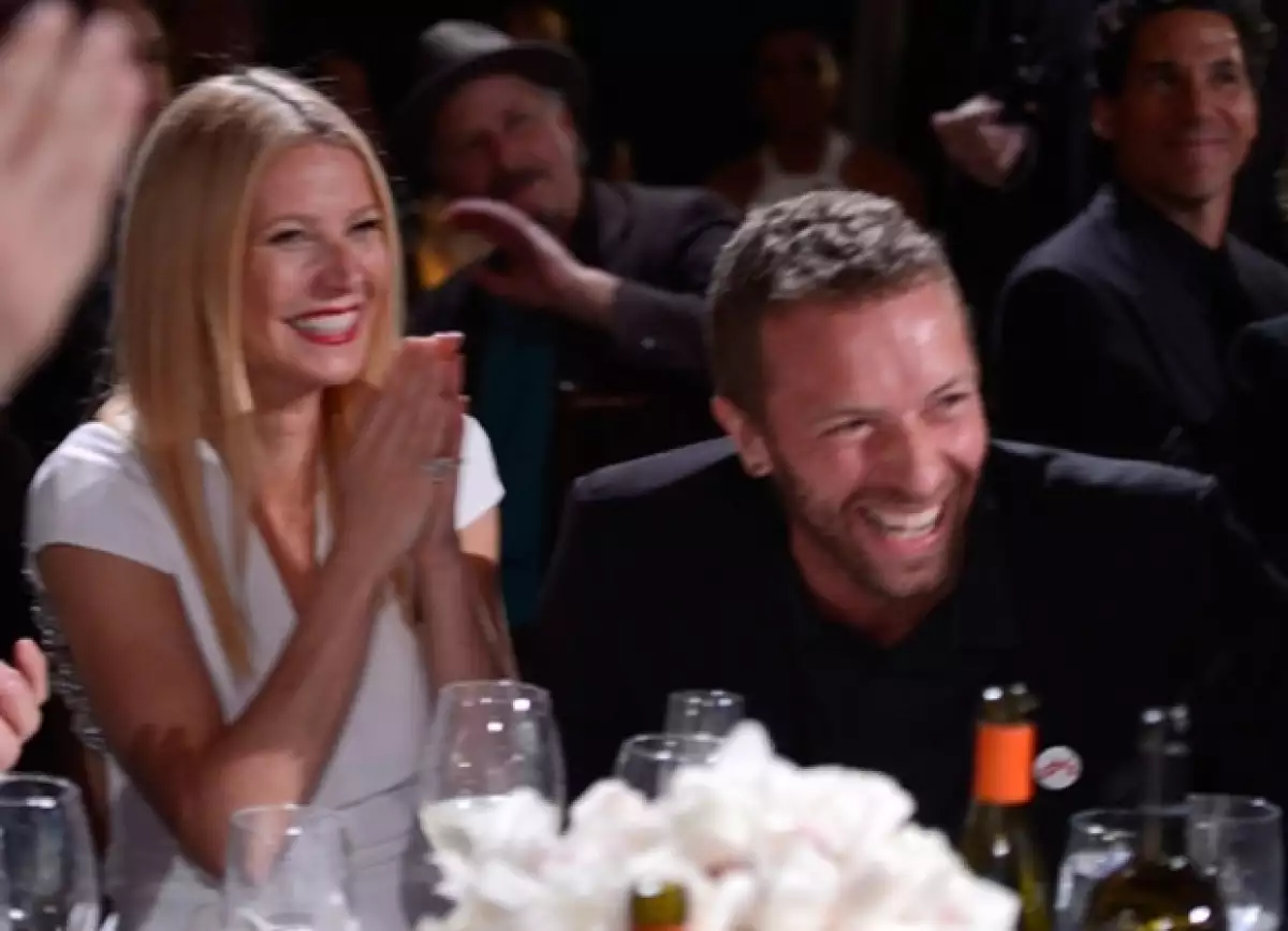 Dicen que la actriz prefería mantener en secreto el estatus de matrimonio pero que el vocalista de Coldplay no quería vivir una farsa.