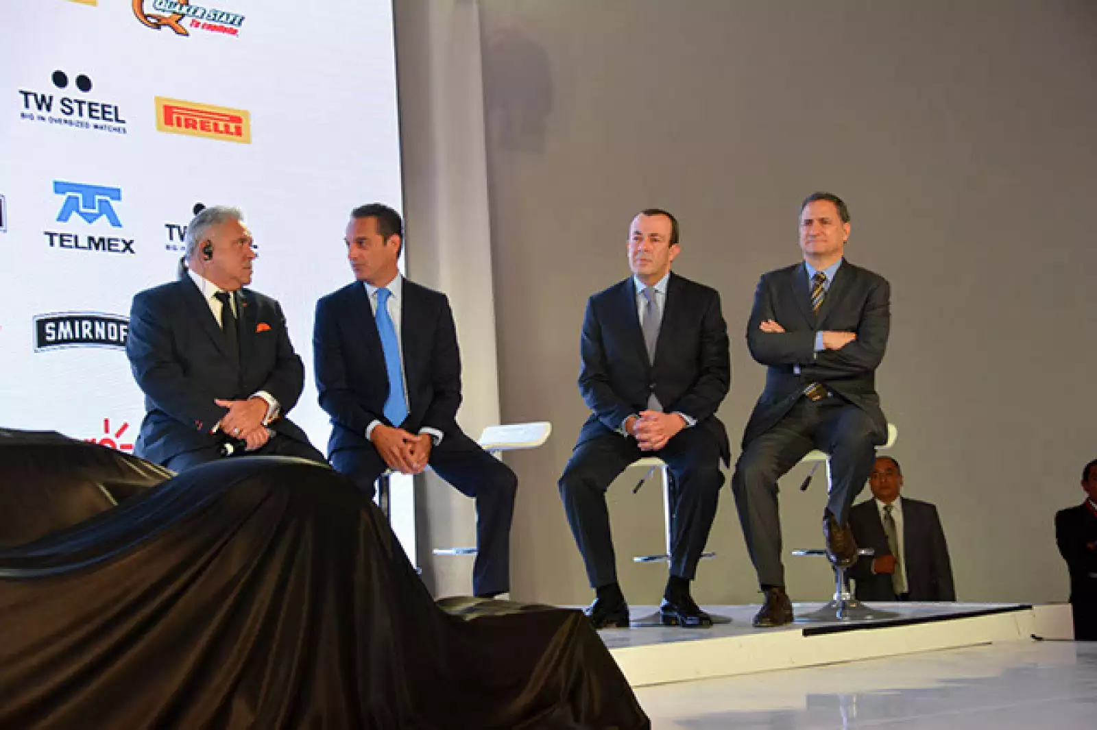 Vijay Mallya,Carlos Slim,Francisco Maza y Alejandro Soberón.
