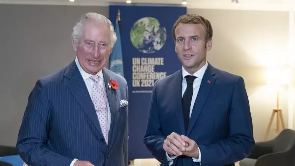 El rey Carlos III y Emmanuel Macron en la COP26