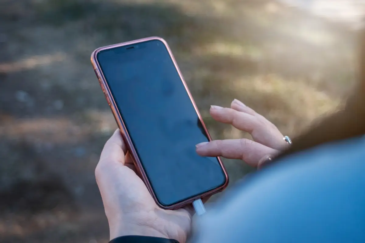 "Yo no voy a dar mis datos": usuarios viven entre la amenaza de quedarse sin número y la desconfianza