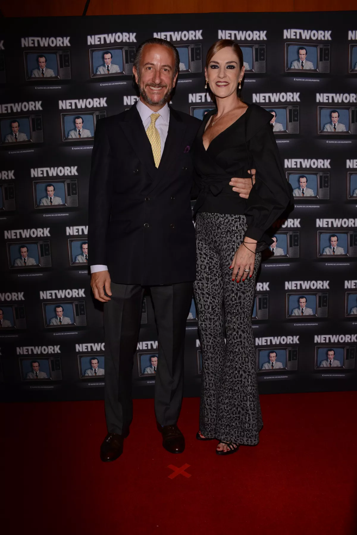 Chantal Andere y su esposo Enrique Rivero Lake asistieron al estreno de la obra Network.