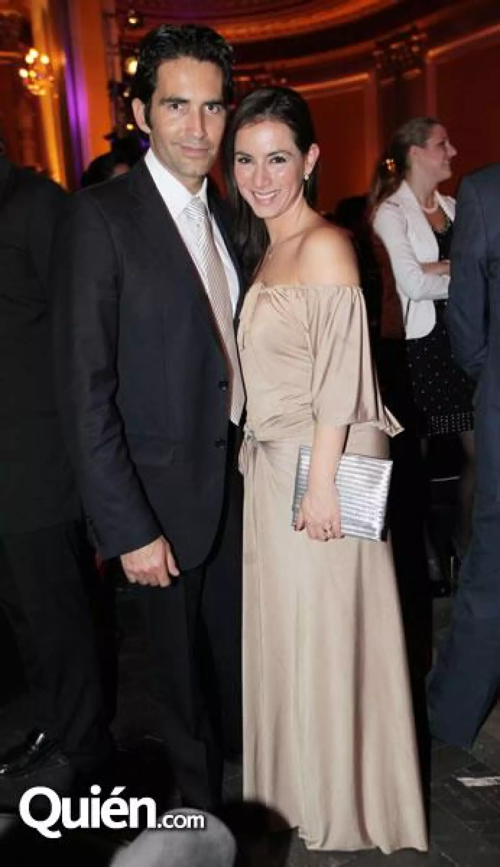 Eamonn Sean,Claudia Lizaldi