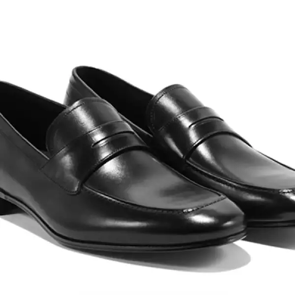 Los mocasines tipo Penny se lleva bien con las prendas casuales. Se llaman así porque se puede meter una moneda debajo del talón para supuestamente tener suerte.