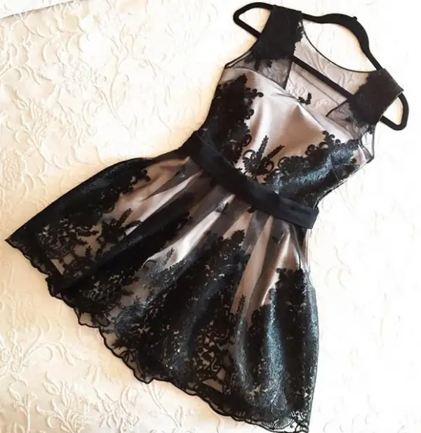 Vestido de encaje.