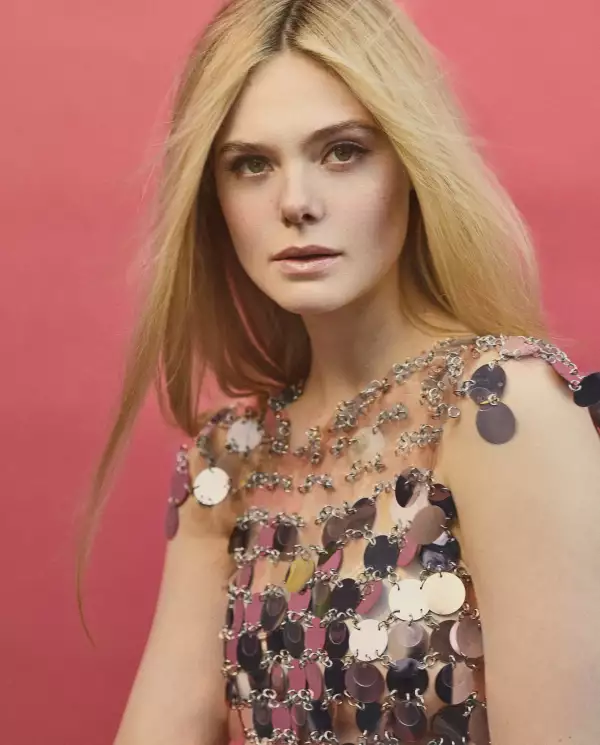 elle-fanning-paco-rabanne.jpg