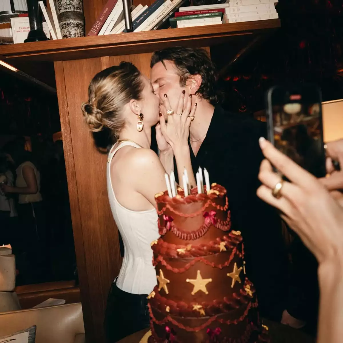 gigi-hadid-bradley-cooper.jpg