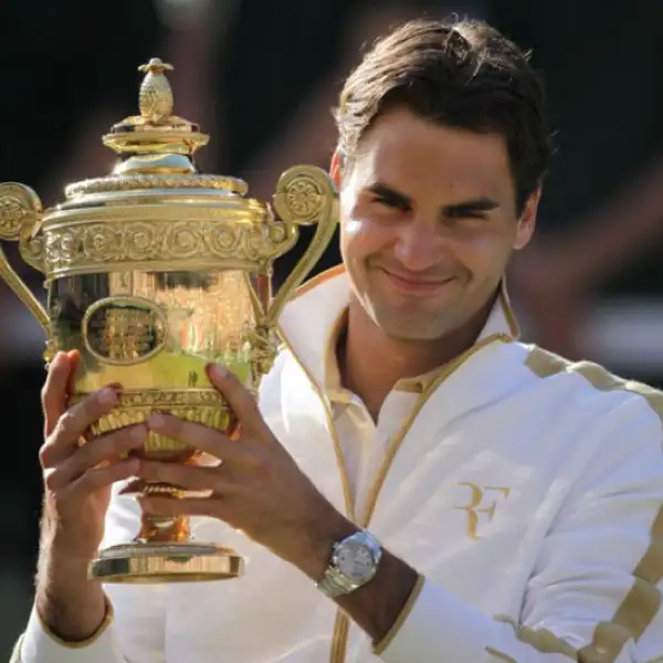 El tenista suizo Roger Federer, también de 27 años, que con su impresionante carrera deportiva se ha hecho con 33 millones de dólares en doce meses.