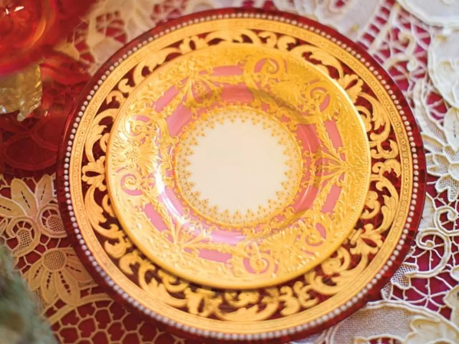 DE BUEN COMER. Posee una vajilla de cristal veneciano.