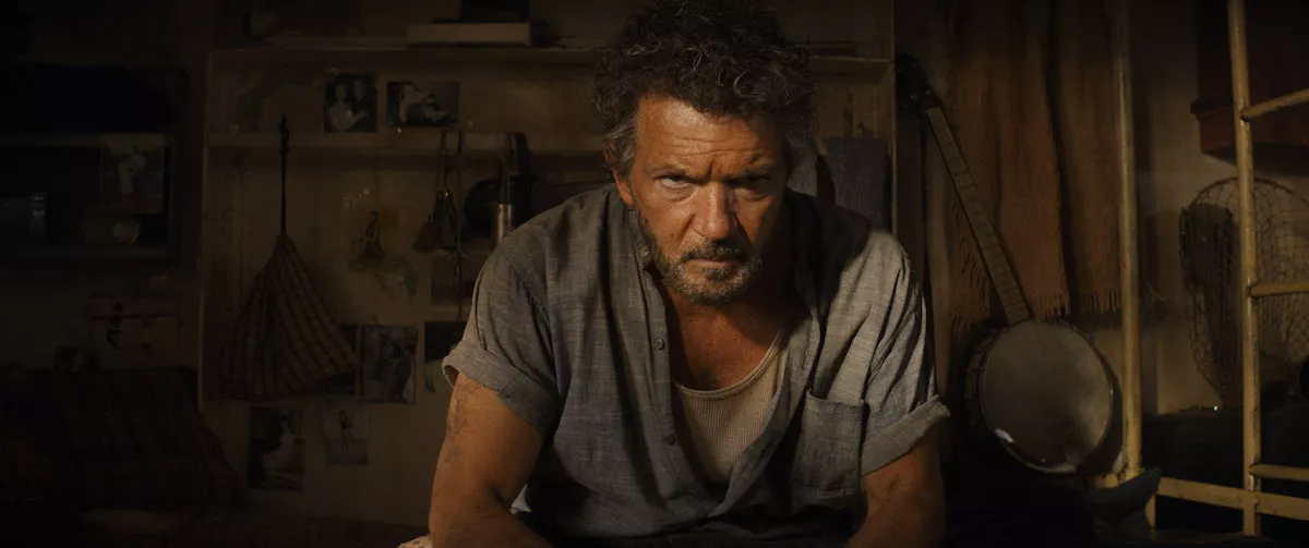 antonio-banderas-indiana-jones.jpg