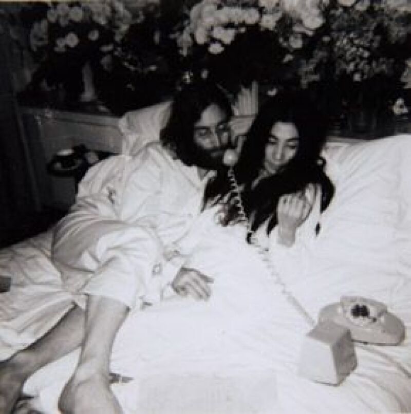 Aficionados y curiosos podrán recordar gracias a la exposición "Desde Holanda con paz" aquel 24 de marzo de 1969, cuando los dos artistas iniciaron esta particular reivindicación.
