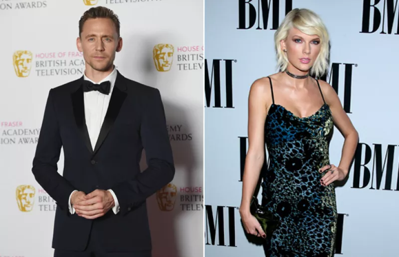 En unas fotos difundidas por un medio inglés, la cantante fue fotografiada paseando con la mamá de Tom y con él, momento en el que los tres lucieron felices.