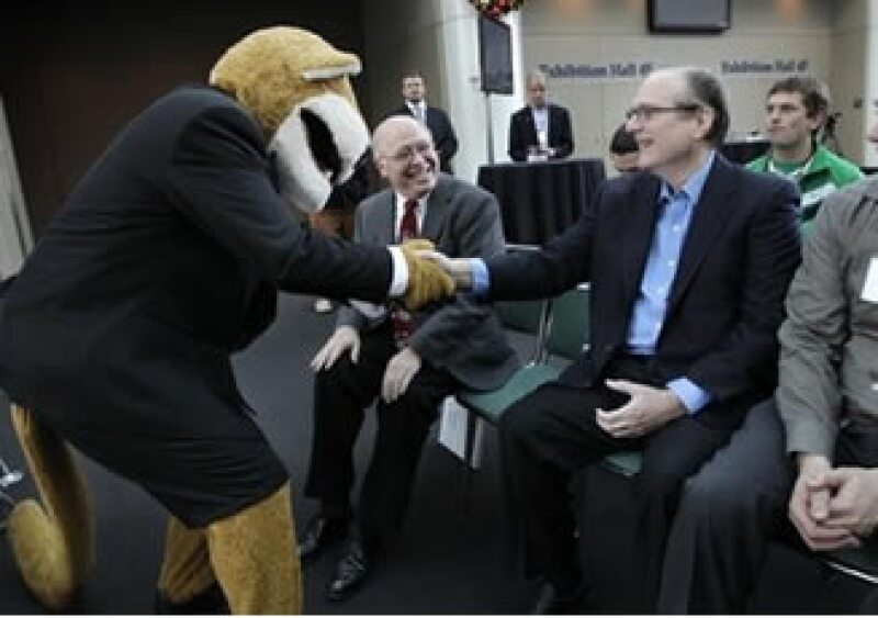 Paul Allen considera que los mensajes instantáneos y compras en línea de varias firmas infringen sus patentes. (Foto: Reuters)