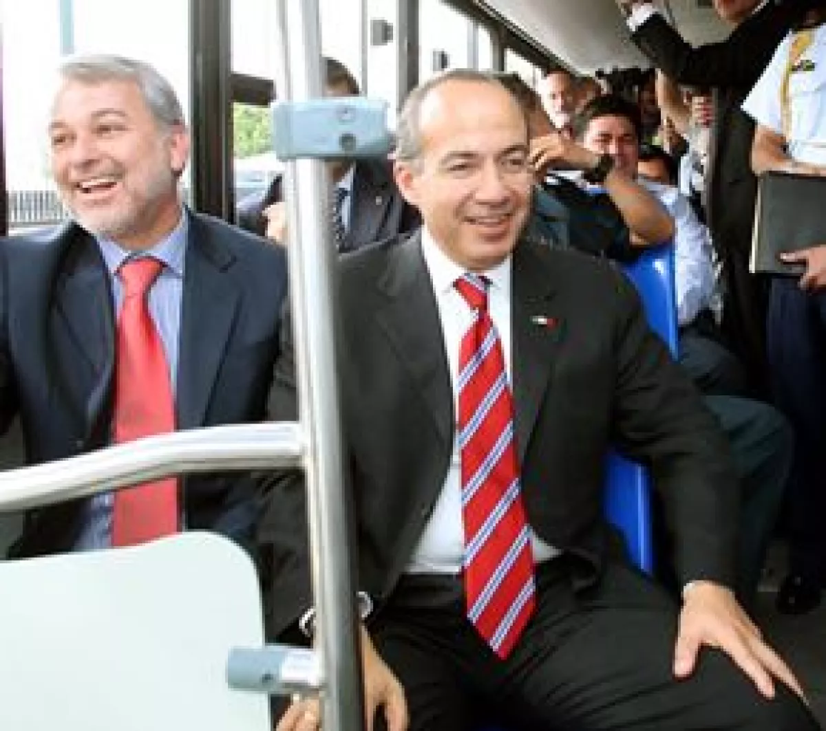 El presidente fue el primero en subirse a la ruta en la zona metropolitana de Guadalajara que comprende 16 kilómetros, este transporte ayudará a que se emitan menos contaminantes.