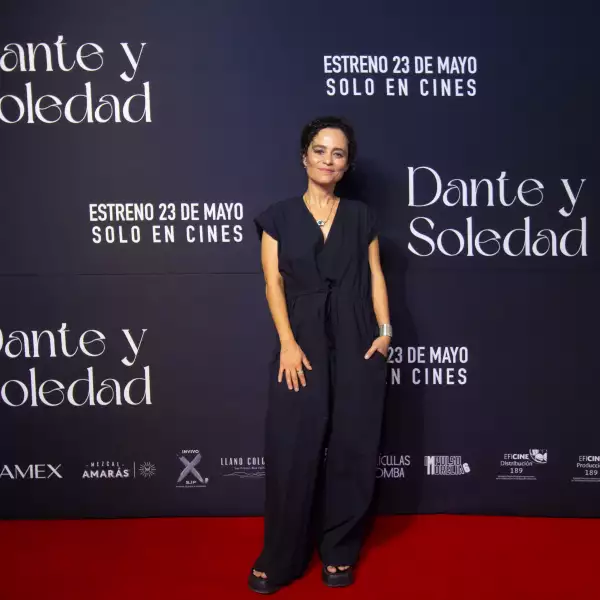 DANTE Y SOLEDAD ALFOMBRA ROJA