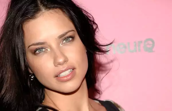 Adriana Lima cumplirá el próximo mes 30 años.