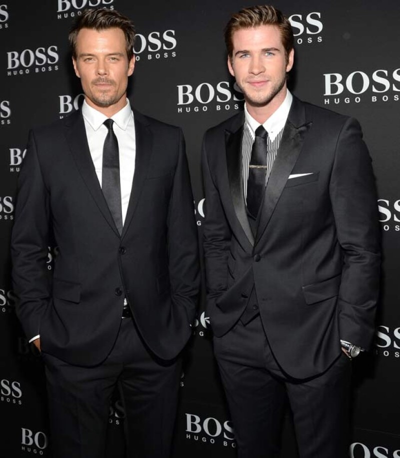 Josh Duhamel, recién estrenado papá al lado de Fergie, optó por un estilo clasico con un traje y corbata negros a juego con camisa blanca.