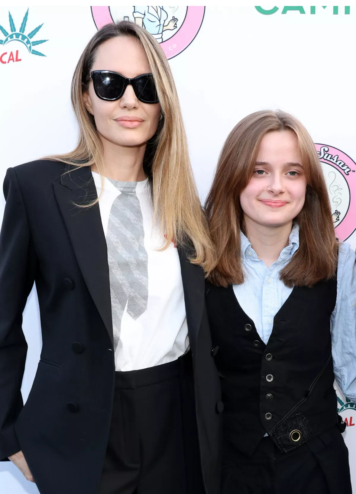 Angelina y Vivienne Jolie apuestan por looks sartoriales coordinados con un toque cool