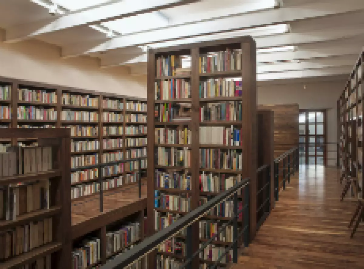 P Biblioteca Carlos Monsivais