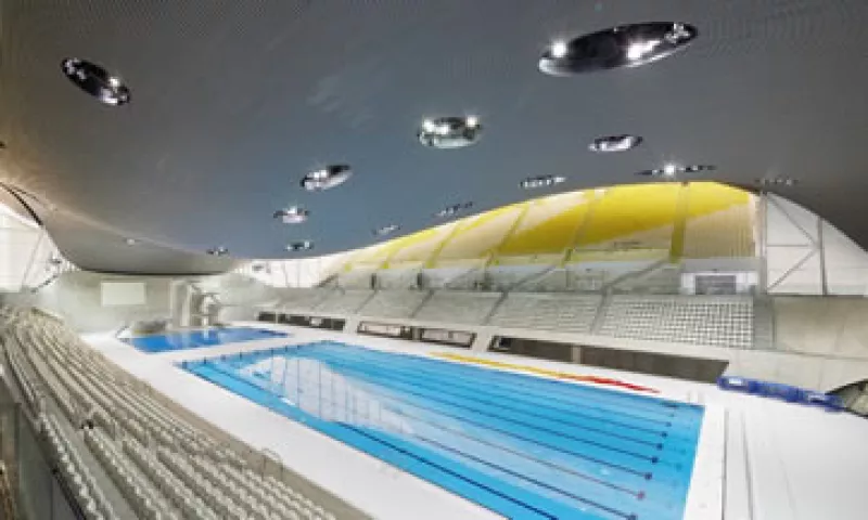  Centro Acuático de Londres, diseñado por Zaha Hadid Architects. (Foto: Hufton+Crow)