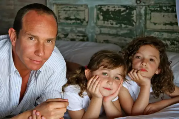 Erick Rubín aprende todos los días de sus pequeñas hijas.