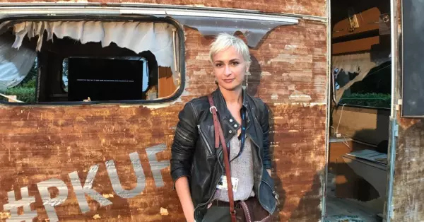 Alec Baldwin: Warrant is issued for his cell phone for shooting 1 Halyna Hutchins