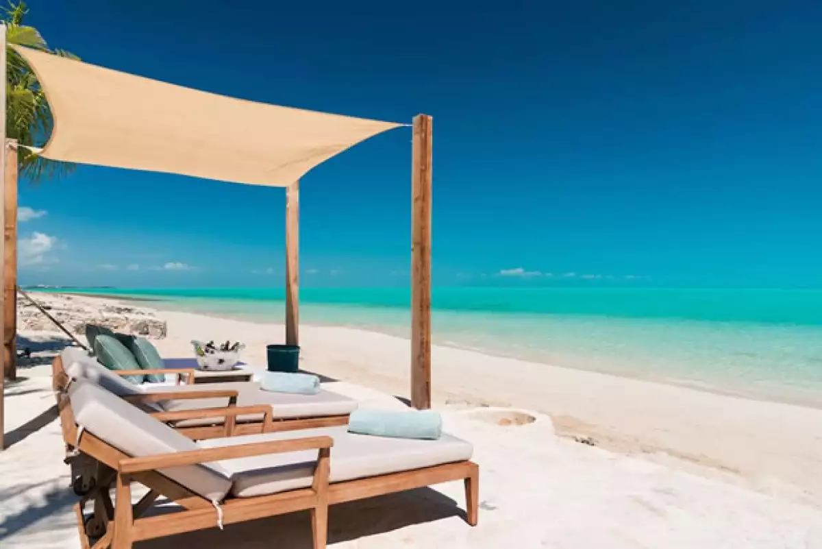 Cada villa tiene su área de playa.