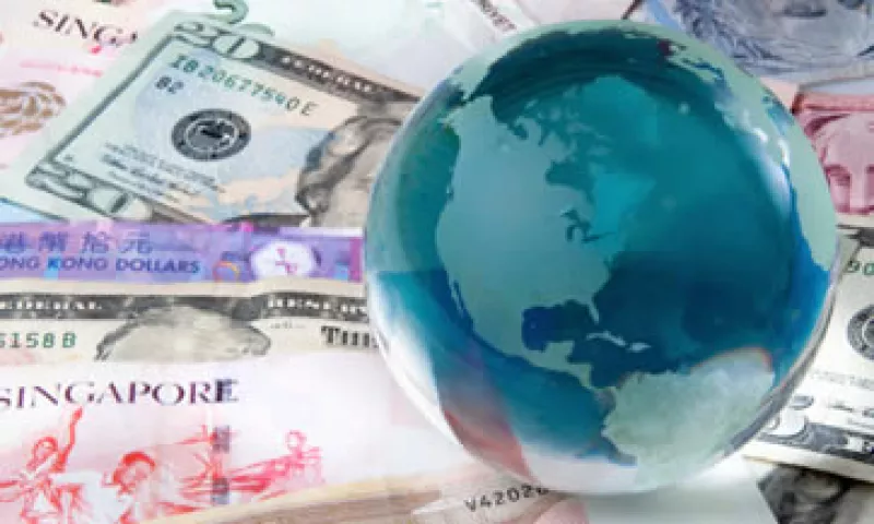El peso mexicano se vio afectado por el nerviosismo global y termino entre las 10 monedas con mayor depreciación frente al dólar en enero. (Foto: Getty Images)