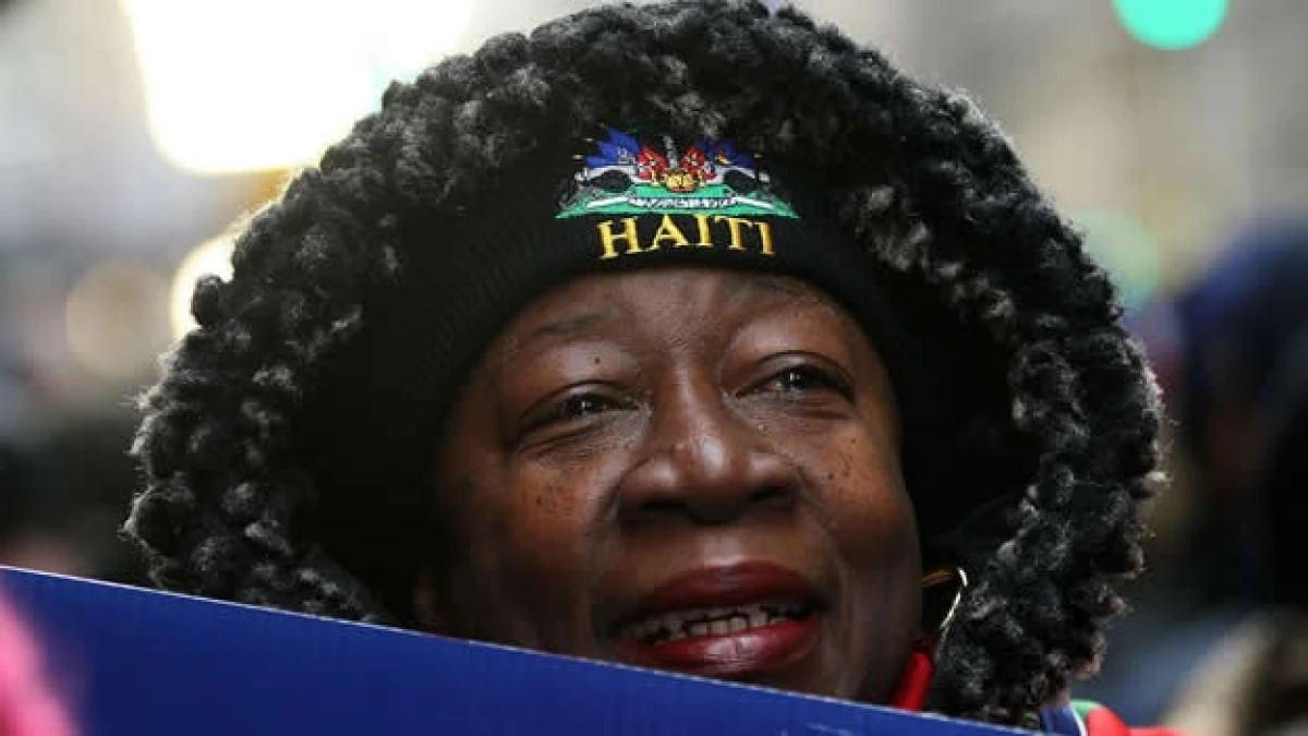 Mujer haitiana en una protesta en Nueva York