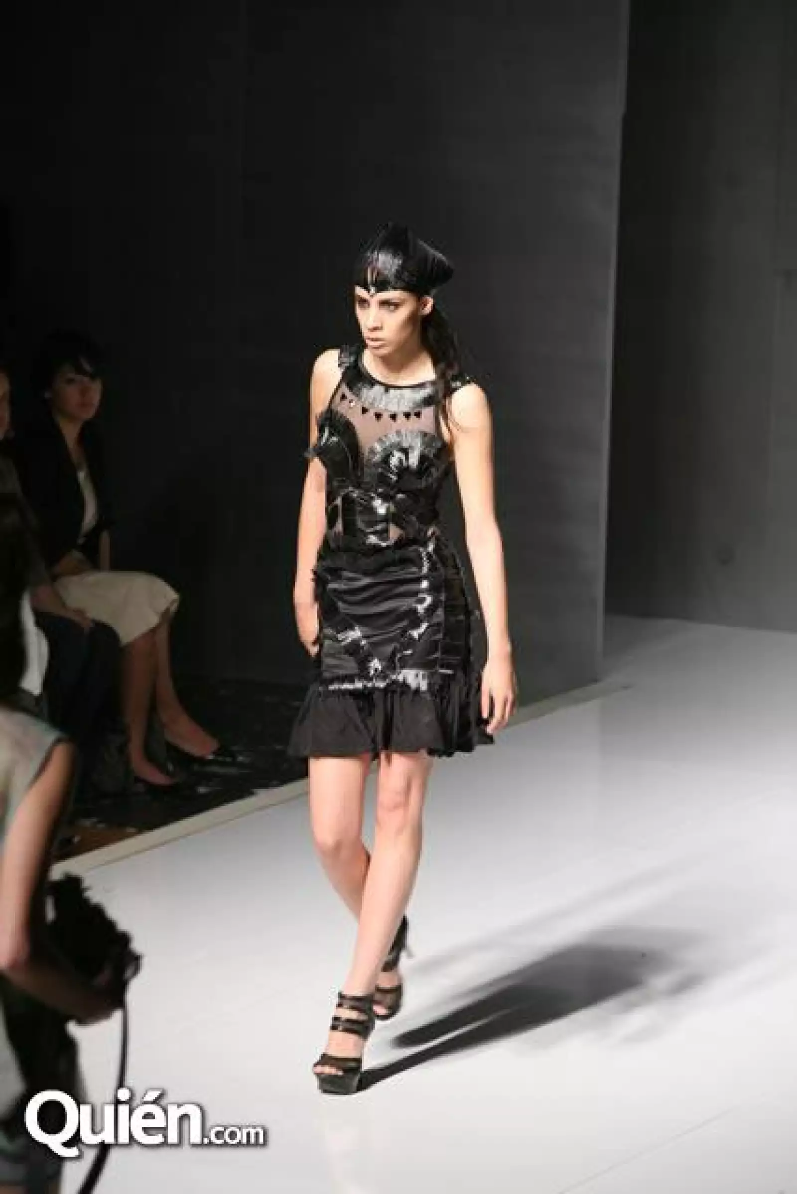 IDM desfile Cesar Arellanes