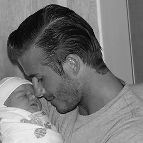 La primer foto que publicó Victoria Beckham de David y Harper, juntos.