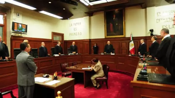 Los ministros de la Suprema Corte aprobaron con 9 de 11 votos la adopción para matrimonios del mismo sexo.