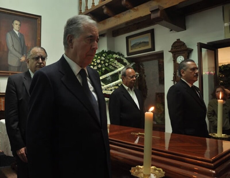 Manlio Fabio Beltrones estuvo en el velorio.