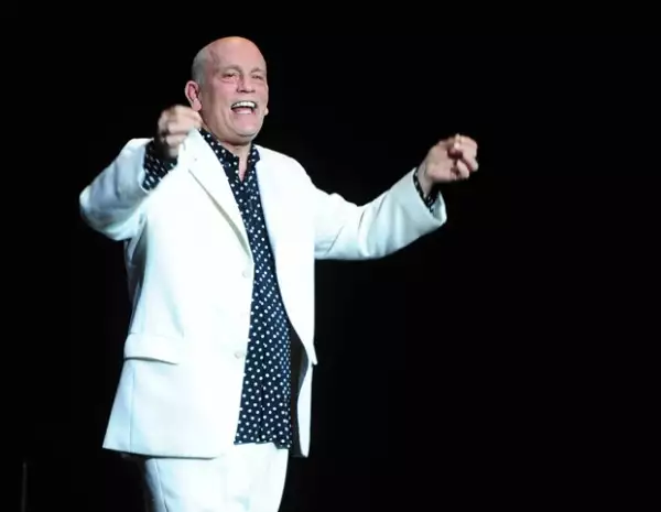 El actor se presentará en el Teatro de la Ciudad con esta obra producida en México por Diego Luna.